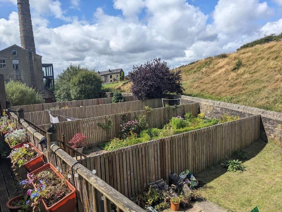 Spacious Hilltop Home Above Hebden Bridge Exterior photo